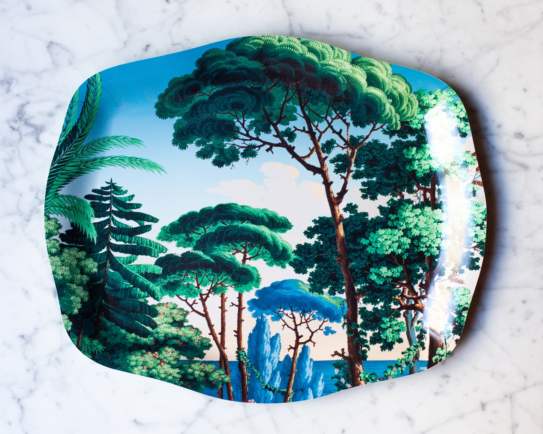 plateau en bois pour le table dont le motif représente un paysage méditerranéen