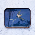 "Plateau émaillé demi-format Hirondelle - Motif hirondelle en vol 20x27 cm en émail artisanal"