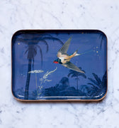 "Plateau émaillé demi-format Hirondelle - Motif hirondelle en vol 20x27 cm en émail artisanal"