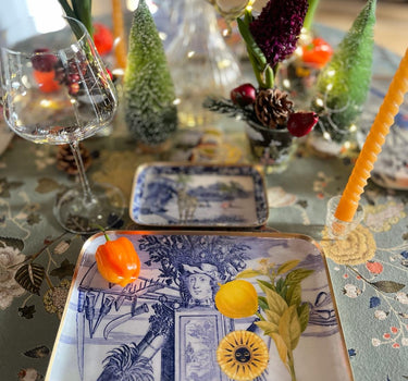 Plateau émaillé demi-format  "Le prince jardinier"