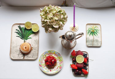 ambiance Plateau émaillé Cocotier avec motif palmier exotique