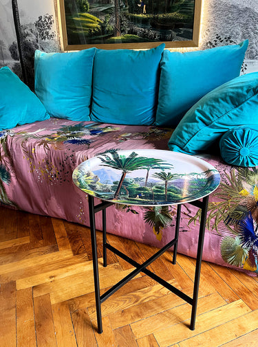 "Plateau Manicaria sur piètement métallique noir, table d'appoint"
