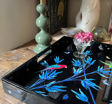 détail plateau laque noire 