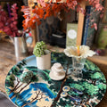"Plateau décoratif rond motif paysage méditerranéen  avec la mer  et des pins 