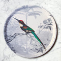 "Plateau rond Jacamar émeraude paysage jungle oiseau exotique plumes longues"