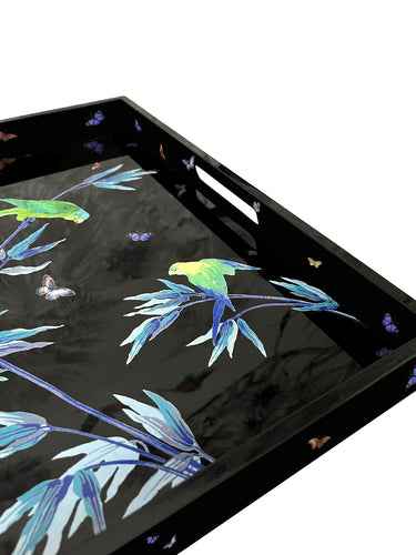 "Plateau en laque noir Jardin des Merveilles - Détail du motif décoratif"