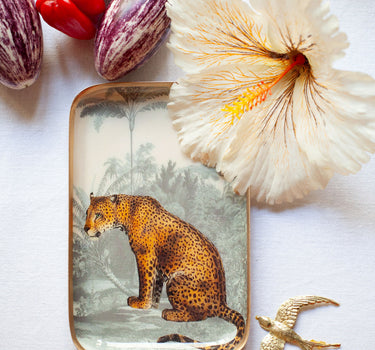Plateau émaillé Léopard format 11x17 cm, détail du motif tropical avec léopard