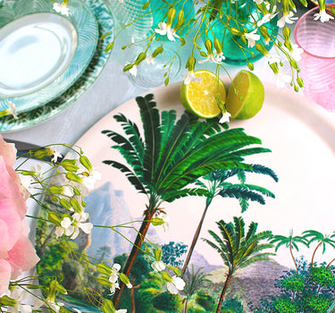 Plateau Manicaria sur une jolie table élégante