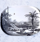 "Plateau ovale en bois décoré d'un paysage du Mékong avec montagne, forêt tropicale et éléphant"