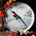 "ambiance chaleureuse Plateau décoratif Jacamar émeraude scène tropicale oiseau jungle luxuriante"